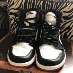 Air Jordan Retro 1 Black Toe